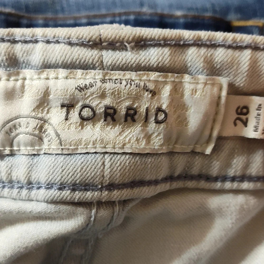 Torrid Light Wash Skinny Denim Jeans Size 26 - Picture 3 of 5